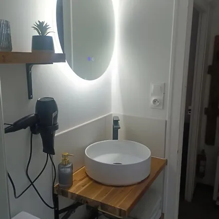 Maison De Face Plan D'eau Classee