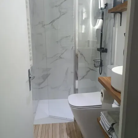 Maison De Face Plan D'eau Classee