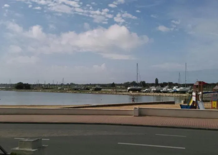 Maison De Face Plan D'eau Classee 度假居 *