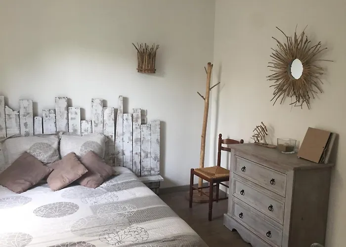 Maison De Face Plan D'eau Classee