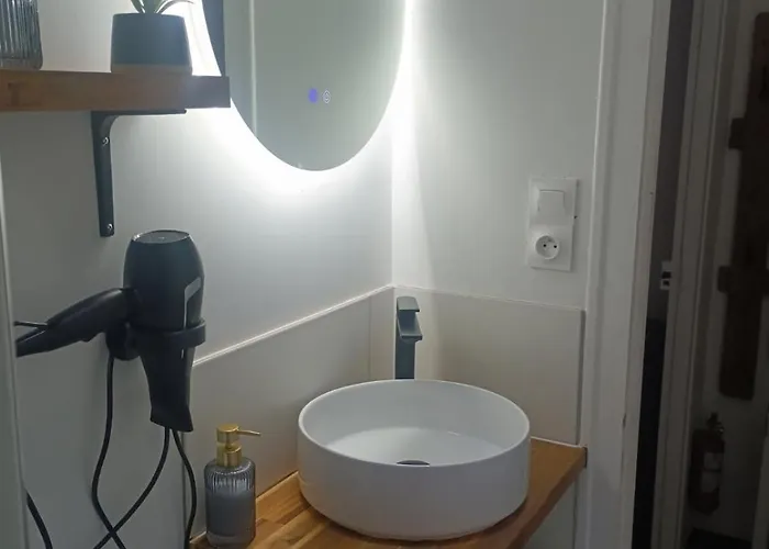 Maison De Face Plan D'eau Classee