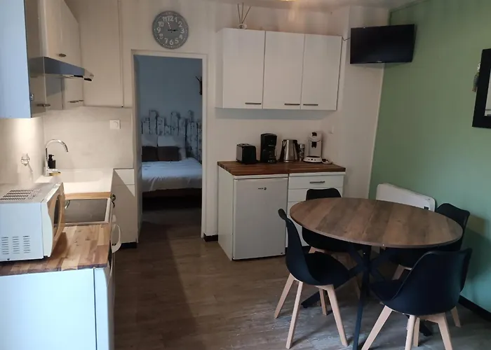 Maison De Face Plan D'eau Classee 度假居