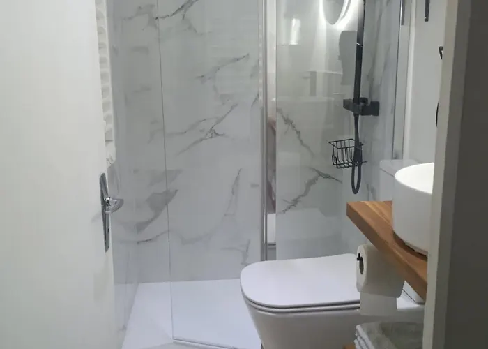 Maison De Face Plan D'eau Classee